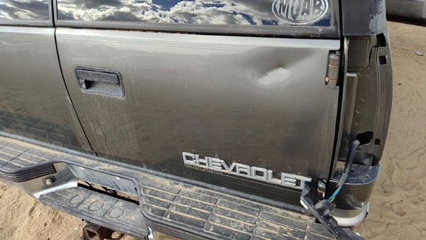 1999 Suburban 1500 Back Door RH Pewter 11L — photo 5
