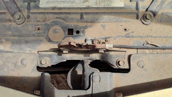 1980-1984 Cadillac Deville Hood Latch Assembly With Bracket Oem 10067344 — photo 3