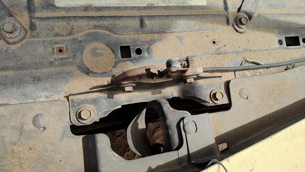 1980-1984 Cadillac Deville Hood Latch Assembly With Bracket Oem 10067344 — photo 1