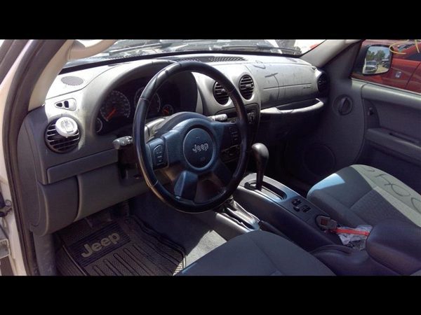 2006 Jeep Liberty — vehicle photo 5
