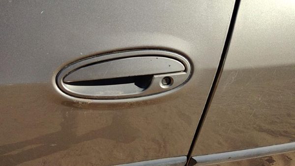 2000-2005 Chevy Impala Driver Left Front Outside Door Handle Oem Gold 49U — photo 2