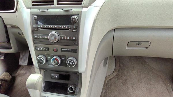 2009-2017 Chevy Traverse Trim Bezel Around Radio Surround Dash Panel Oem — photo 3