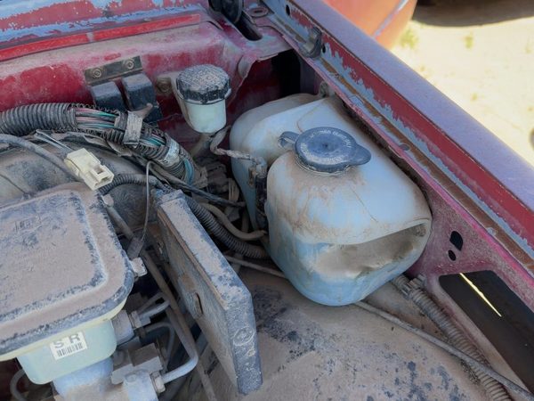 1990 Chevy S10 Pickup Windshield Washer Fluid Reservoir With Pump Oem Wiper Tank — photo 1
