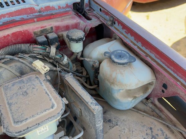 1990 Chevy S10 Pickup Windshield Washer Fluid Reservoir With Pump Oem Wiper Tank — photo 3