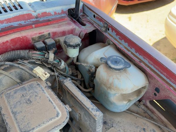 1990 Chevy S10 Pickup Windshield Washer Fluid Reservoir With Pump Oem Wiper Tank — photo 2