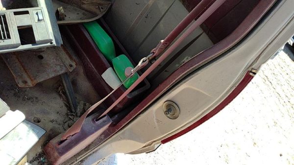 88-94 Gmc Sierra 2500 Driver Left Front Seat Belt Retractor Oem Shoulder Red — photo 1