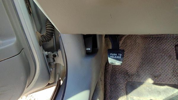1997-2005 Chevy Malibu Driver Left Lower Kick Trim Panel Oem 92d Gray — photo 3