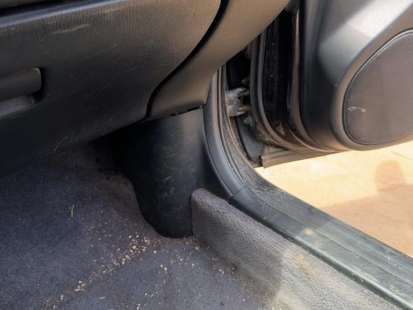 1995-1999 Nissan Maxima Passenger Right Lower Kick Trim Panel Oem Black — photo 1