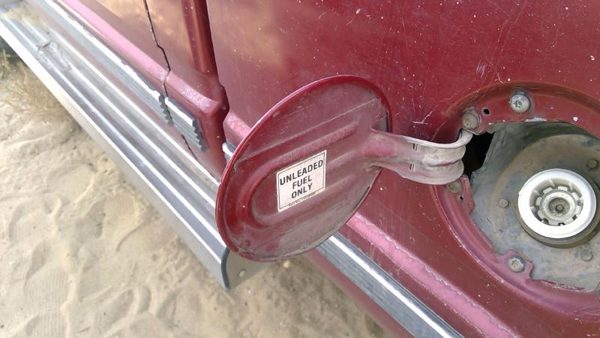 88-00 Gmc Sierra 2500 Fuel Tank Door With Hinge Gas Lid Oem Filler Red — photo 9