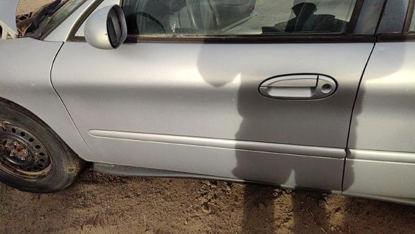 1997 Ford Taurus Front Door LH Silver Ts — photo 3