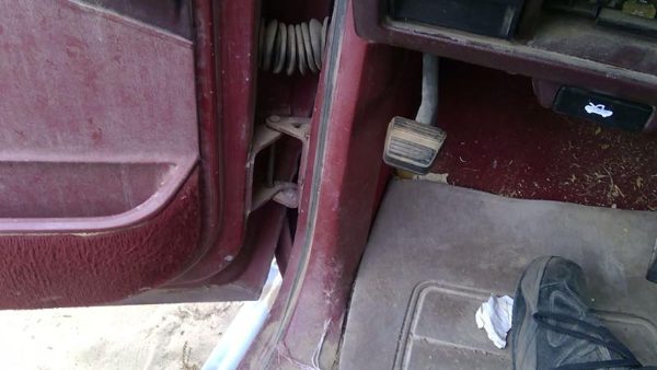 88-91 Gmc Sierra 2500 Driver Left Lower Kick Trim Panel Oem Red — photo 5