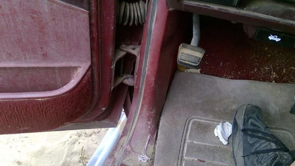 88-91 Gmc Sierra 2500 Driver Left Lower Kick Trim Panel Oem Red — photo 3