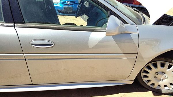 2004 Pontiac Grand Prix Front Door RH Silver 12U — photo 1