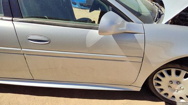 2004 Pontiac Grand Prix Front Door RH Silver 12U — photo 3