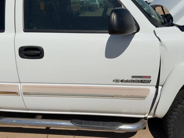 2005 Chevy Silverado 2500 Front Door RH White 50U — photo 2