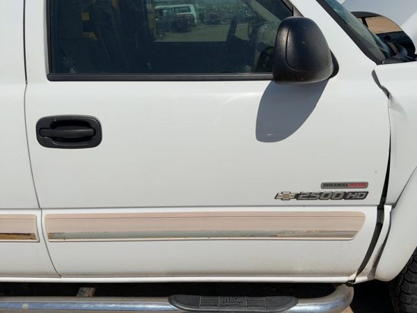 2005 Chevy Silverado 2500 Front Door RH White 50U — photo 3