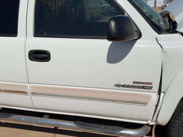 2005 Chevy Silverado 2500 Front Door RH White 50U — photo 1