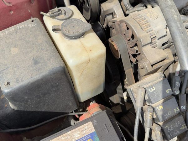 1986-1988 Olds 88 Windshield Washer Fluid Reservoir With Pump Oem Wiper Tank — photo 2