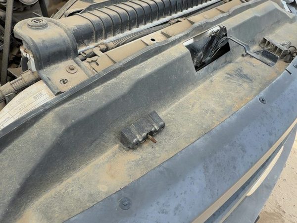 1999-2007 Ford F350 Top Plastic Cover Above Radiator Support Sight Shield Oem — photo 2