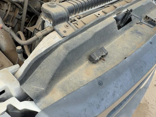 1999-2007 Ford F350 Top Plastic Cover Above Radiator Support Sight Shield Oem — photo 5