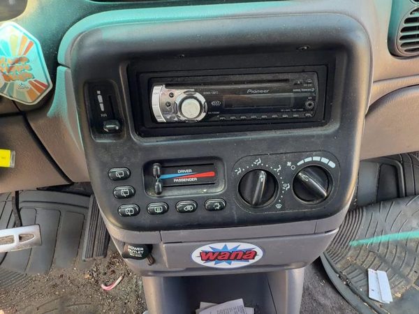 1999 Chrysler Voyager Dash Panel Taupe ALL5 — photo 3