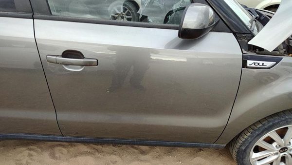 2017 Kia Soul Front Door RH Titanium Gray Im — photo 3