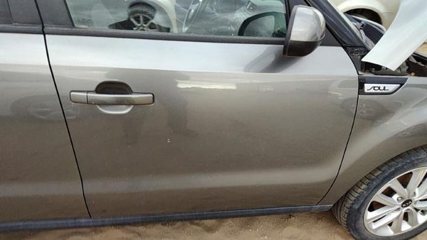 2017 Kia Soul Front Door RH Titanium Gray Im — photo 2