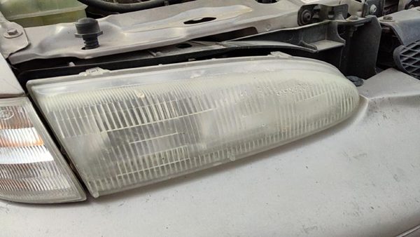 1997 Ford Contour Headlamp Assembly RH — photo 3