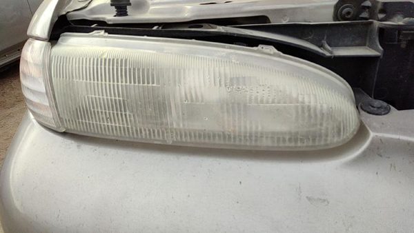 1997 Ford Contour Headlamp Assembly RH — photo 2