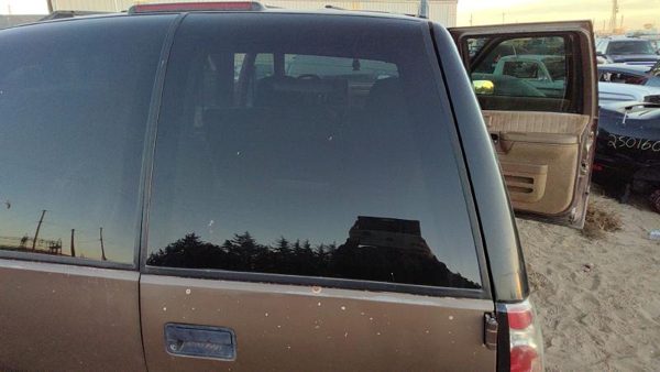 1992-1999 Chevy Suburban Passenger Right Back Glass Rear Window Oem 15692190 — photo 1
