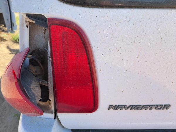 1998 Lincoln Navigator Tail Light Assembly LH — photo 1