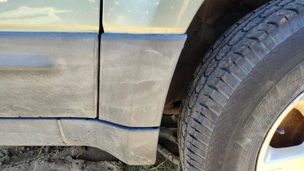 2007 Ford Escape Fender Moulding RH Dv Titanium Green — photo 2