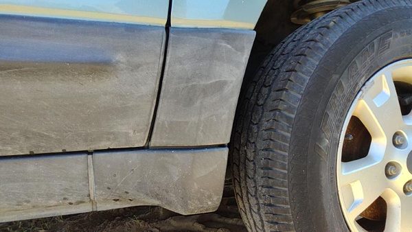 2007 Ford Escape Fender Moulding RH Dv Titanium Green — photo 4