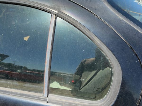 95-99 Maxima Driver Left Rear Vent Window Back Door Glass With Frame Oem Sedan — photo 3