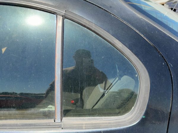 95-99 Maxima Driver Left Rear Vent Window Back Door Glass With Frame Oem Sedan — photo 4