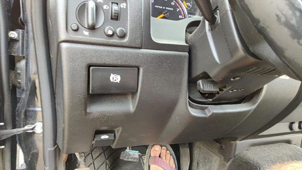 2004-12 Gmc Canyon Lower Dash Under Column Knee Bolster Trim Panel Oem Ebony 19J — photo 1
