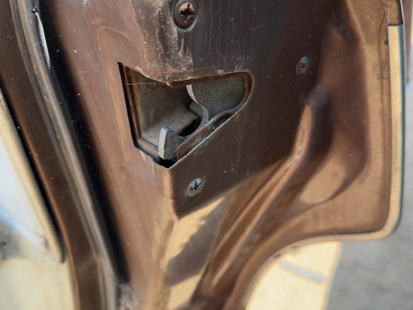 1974 Chevy Impala Passenger Right Rear Door Latch With Rods/Cables Oem Back — photo 4