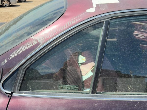 92-99 Eighty Eight Passenger Right Rear Vent Window Back Door Glass With Frame — photo 2
