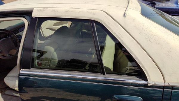 1999 Cadillac Seville Rear Door Moulding LH Green — photo 1