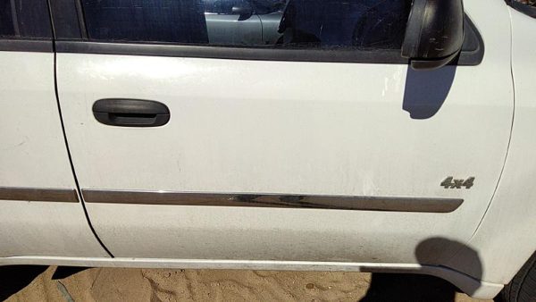 2007 GMC Envoy Front Door RH White 50U — photo 1