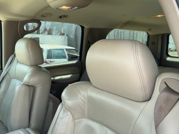 2000-2006 Chevy Suburban Pair Of Front Headrests Oem Left Right Set Seat Tan 52I — photo 1