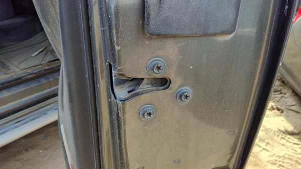 1999-2006 Gmc Sierra 2500 Passenger Right Front Door Latch With Rods/Cables Oem — photo 1