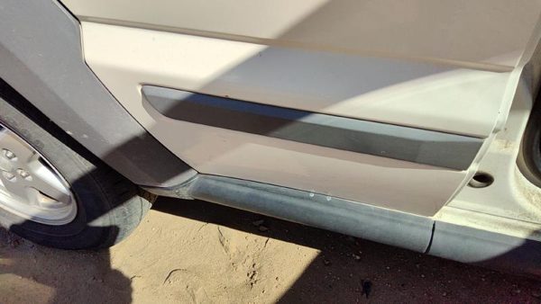 05-06 Jeep Liberty Passenger Right Rear Moulding From Door Oem Back Trim Strip — photo 5