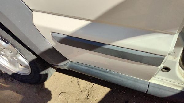 05-06 Jeep Liberty Passenger Right Rear Moulding From Door Oem Back Trim Strip — photo 6