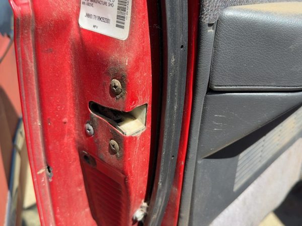 90-95 Nissan Pathfinder Driver Left Front Door Latch with Rods OEM 80503-83G03 — photo 2