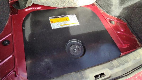 2006-2011 Buick Lucerne Spare Tire Cover Plastic Shield With Plastic Nut Oem — photo 1