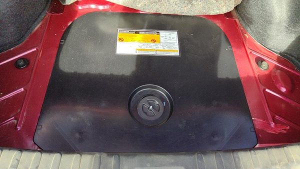 2006-2011 Buick Lucerne Spare Tire Cover Plastic Shield With Plastic Nut Oem — photo 2