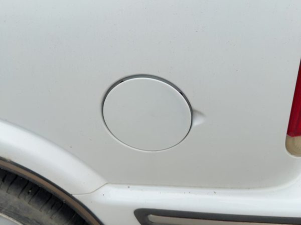 96-05 Chevy S10 Blazer Fuel Tank Door With Hinge Gas Lid Oem Filler White 50U — photo 2