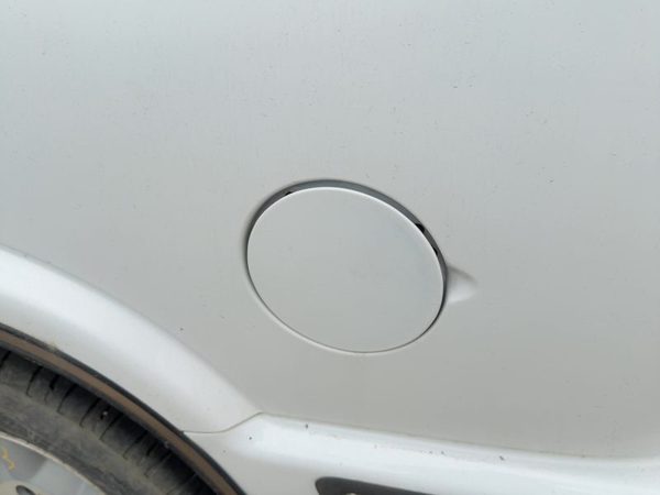 96-05 Chevy S10 Blazer Fuel Tank Door With Hinge Gas Lid Oem Filler White 50U — photo 4