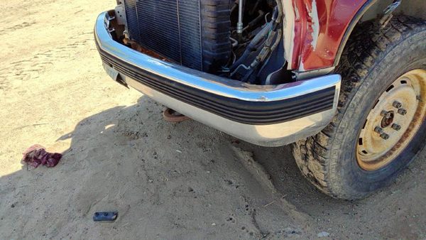 1992 GMC Sierra Front Bumper Assy. 2500 15574111 — photo 9